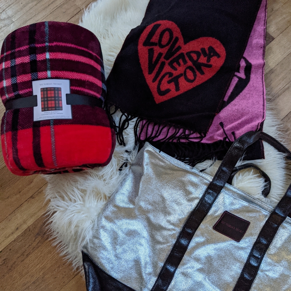 🔥Victorias Secret Sherpa blanket, scarf, weekender tote bag gift set 🎁
